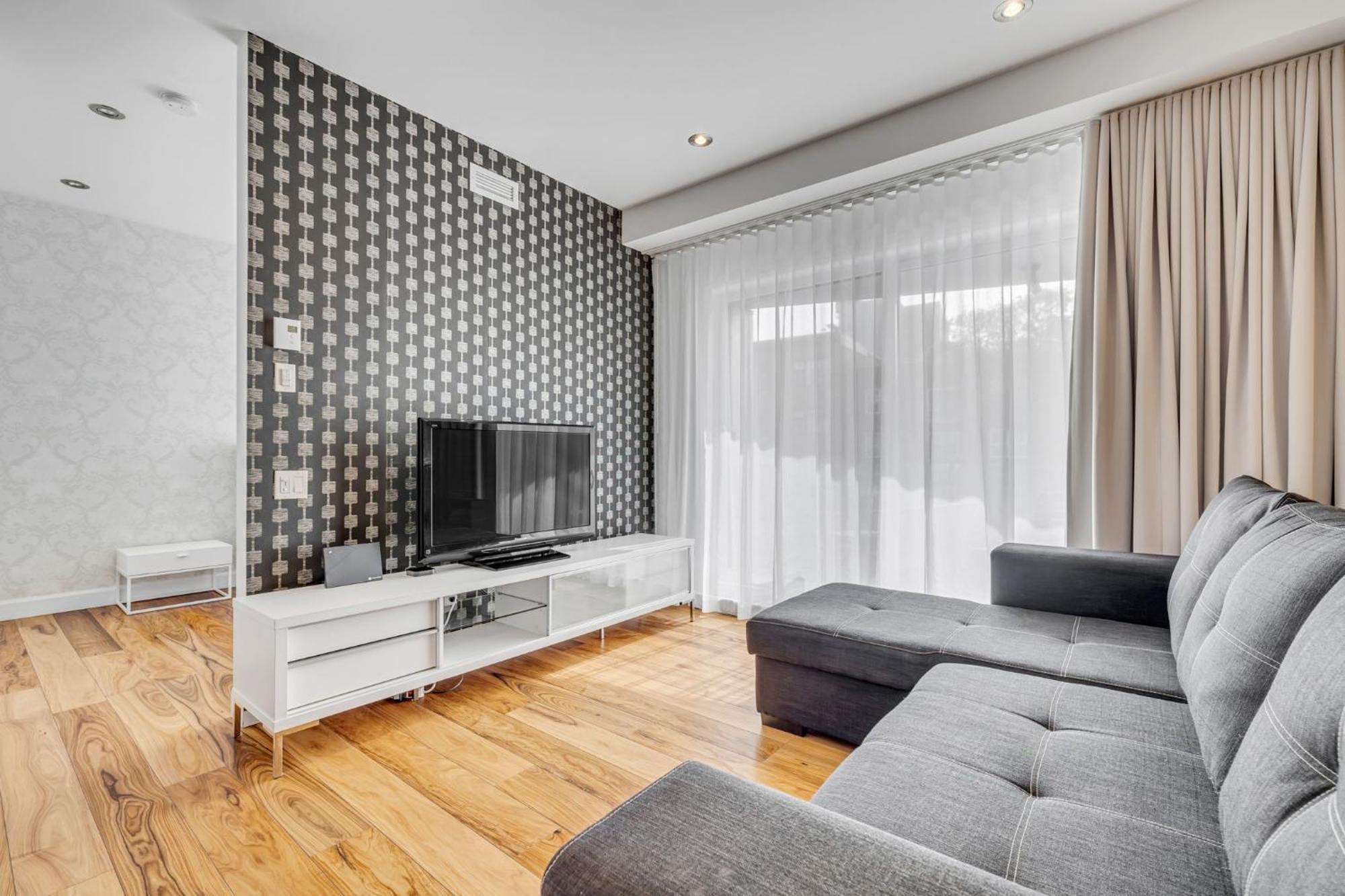 Initial / Ilot / Downtown Apartment